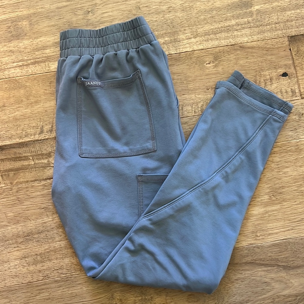 Size Small Petite. Like new condition. Feels like a legging!